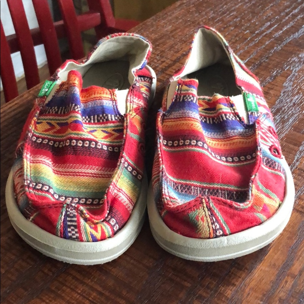Sanuk Slip-on Shoes, kids size 1, Eur 32